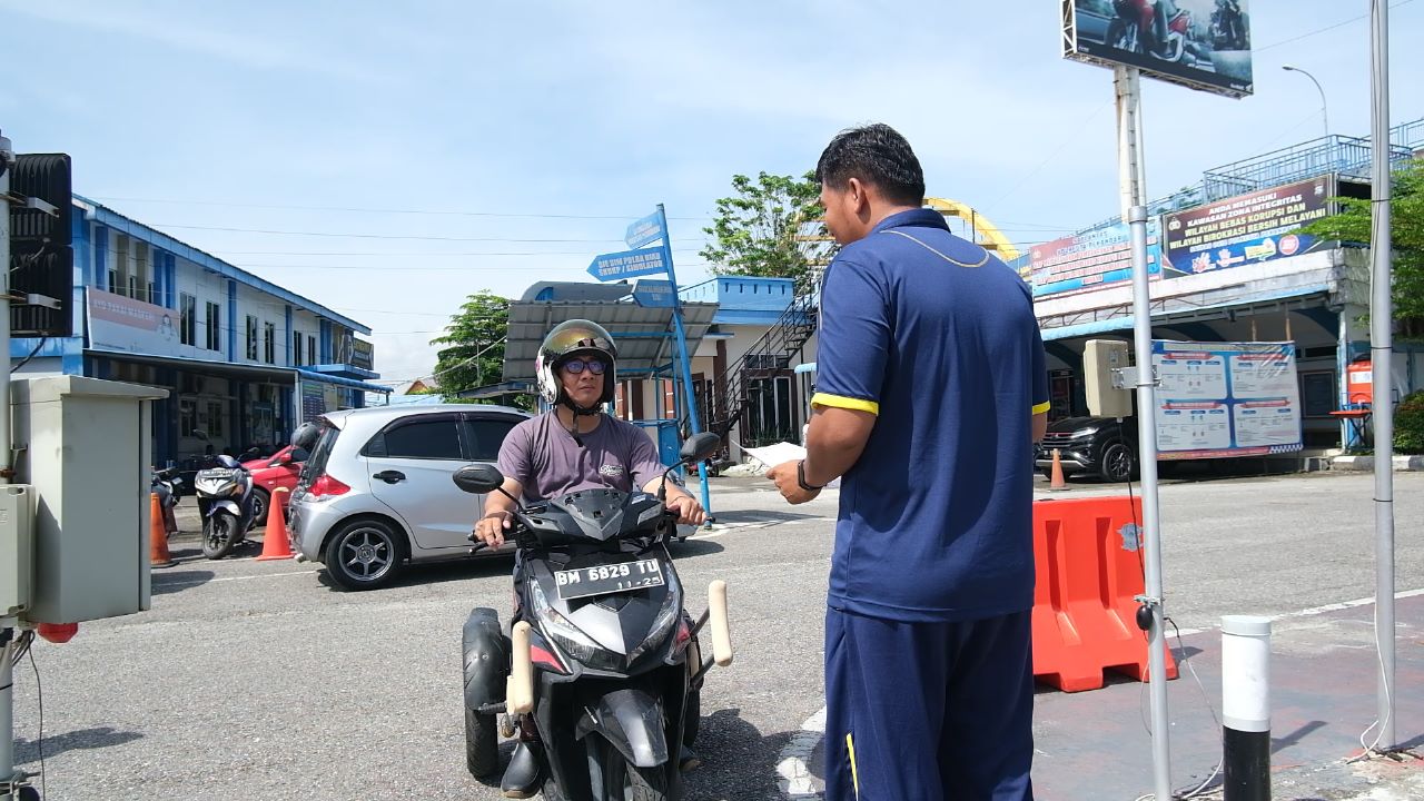 Satlantas Polresta Pekanbaru Terbitkan Sim Bagi Penyandang Difabel  
